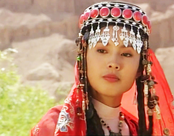 黄嫊芳《塞外奇侠》中饰飞红巾,也是内地观众认识较早的新加坡演员之