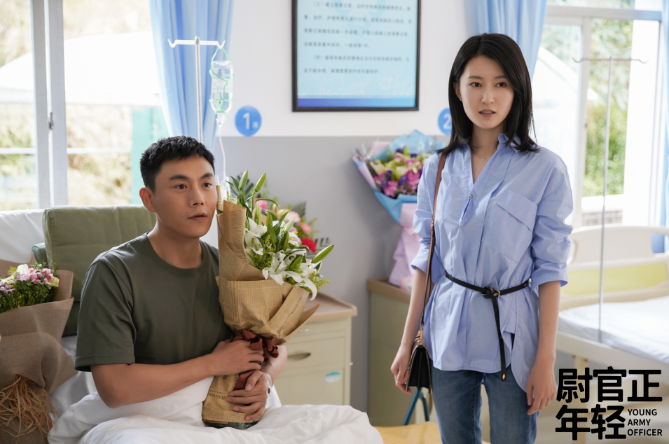 《第一次起飞》主演:靳东从电视剧的名称来看,相信很多观众都会认为这