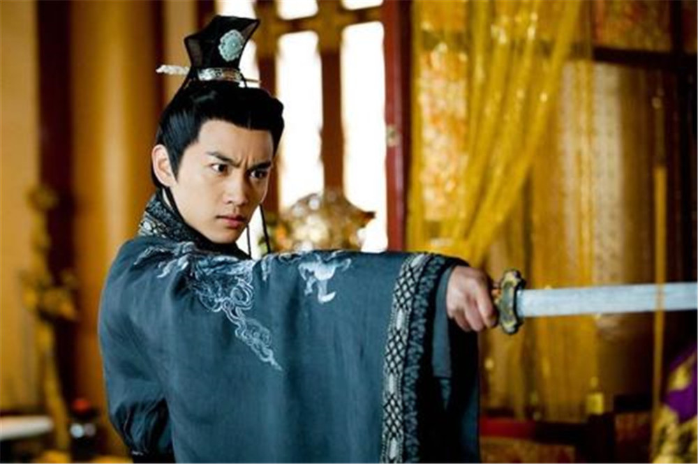 皇帝问:刘秀为何能光复大汉?大臣解释15字,全族七百人被灭口