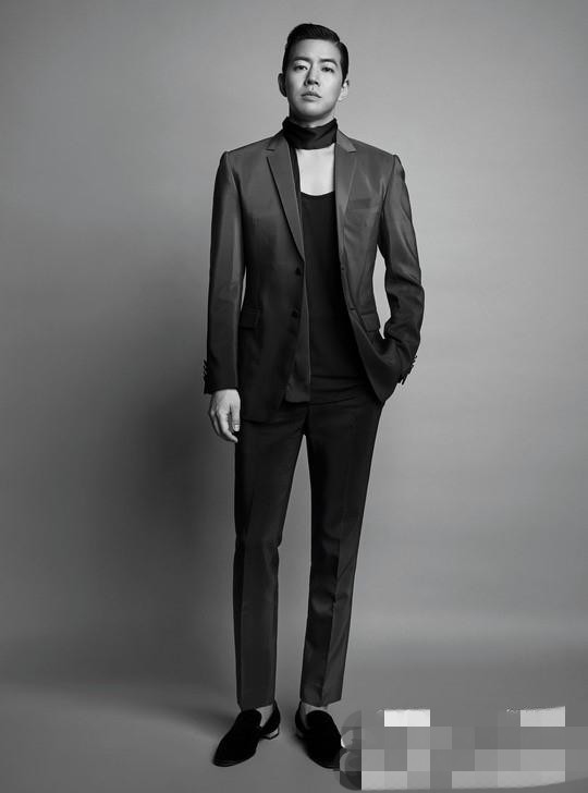 张娜拉黑白写真尽显帅酷,与李尚允组cp超般配