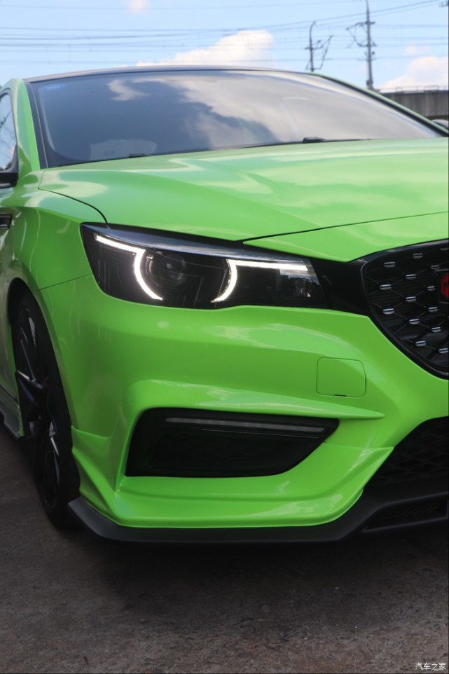 参加名爵6改装车评选大赛万军丛中一点绿