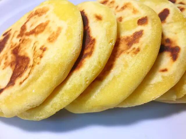 第一种:不发面不用油的玉米面糯米饼