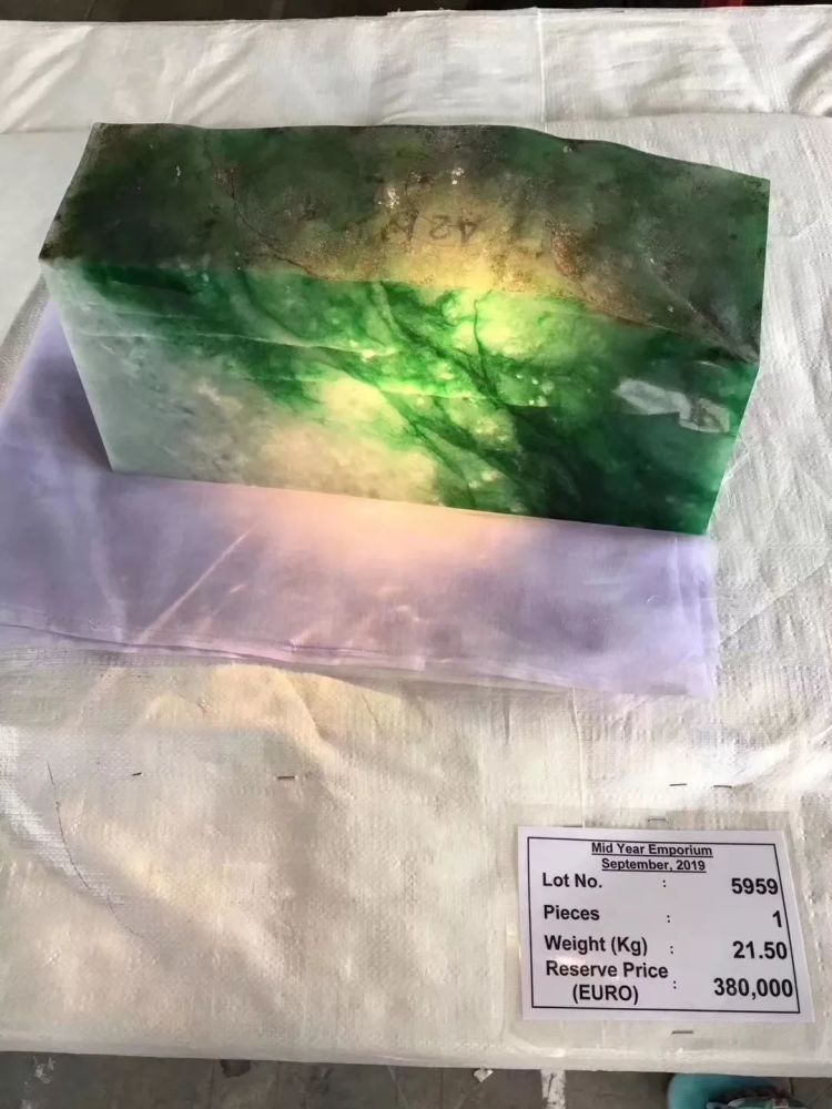 缅甸公盘标王诞生!21.5公斤1.27亿!