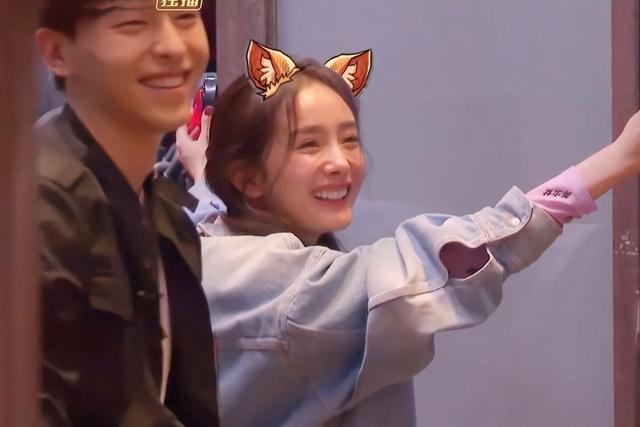 杨幂|杨幂邓伦两家粉丝陷骂战！起因简直太可笑，俩人多年友谊要凉凉？