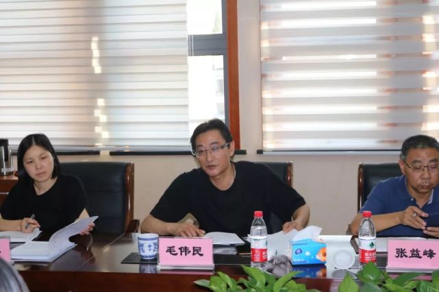 毛伟民副局长▲最后毛伟民副局长对我校暑假及开学工作的有序进行给予