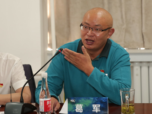 你在我心中寻访记考察队探访鸿雁天路信使葛军