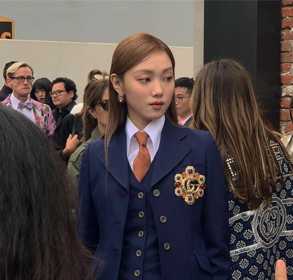 韩国女星李圣经太会穿 不同风格随心搭配 都能穿出满满的时尚感