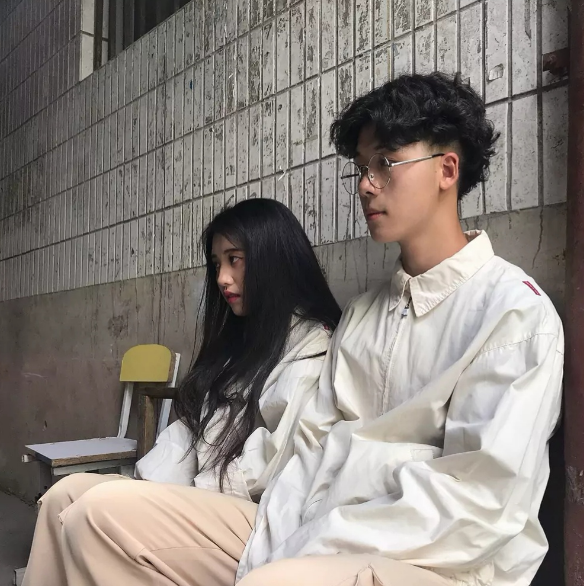 "互相暗恋"的两个人,十有八九会有3个"默契",简直不要太甜