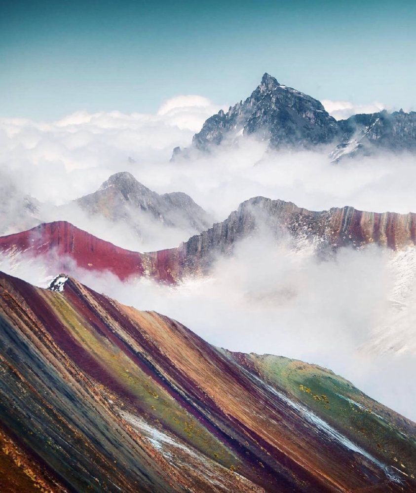 南美洲秘鲁境内的安第斯山脉，被人们称作“彩