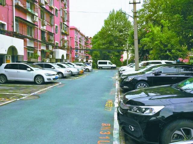 探访北京首个停车管理指引小区 老旧小区停车靠什么“指引”