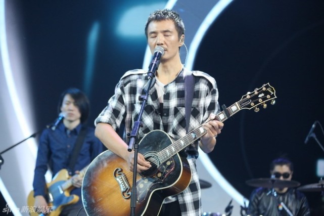 2011,他的吉他手程鑫患上胰腺癌.