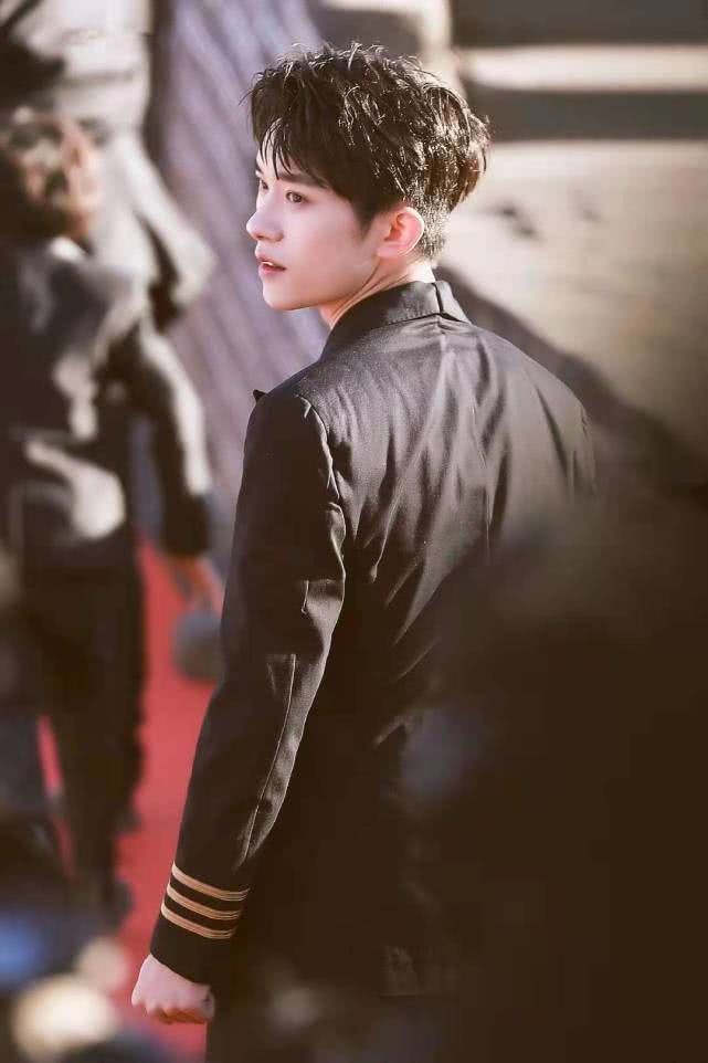男星的回眸杀王一博高冷罗云熙霸气再看到肖战