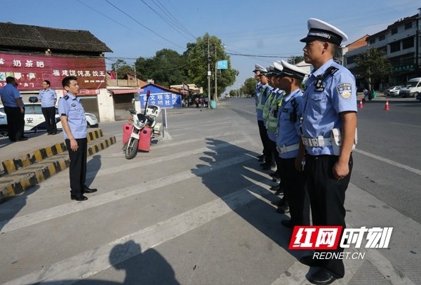 9月24日,邵陽市公安局交警支隊長劉定湘再次率隊開展戰前督導,在市