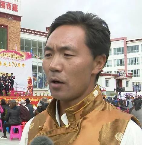 萨嘎县中学校长 格桑朗杰