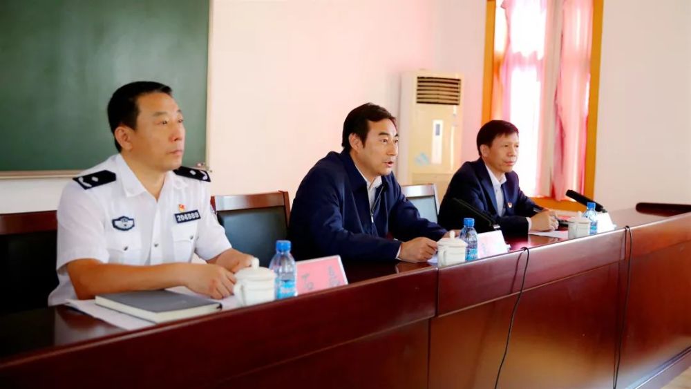 宣布大连市委关于李贵石磊两名同志的任职决定