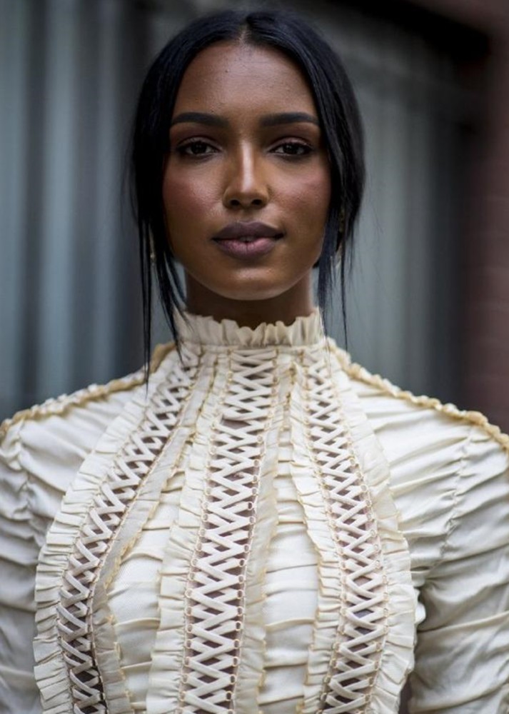 "黑美人"贾丝明·图克,一身蛋糕裙穿搭,皇族公主气质十足