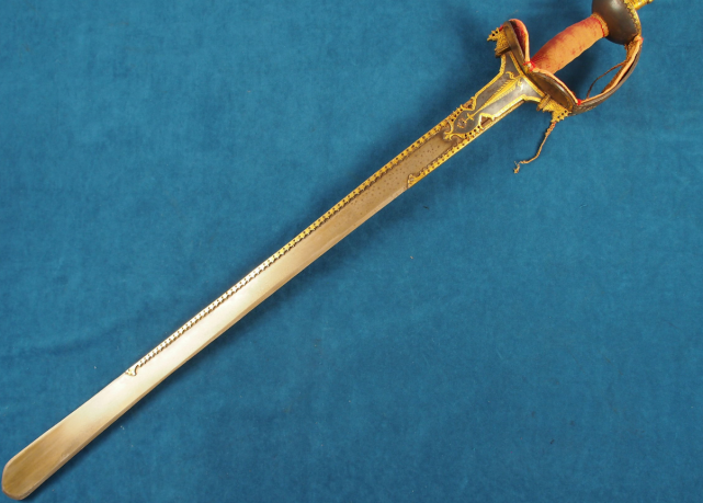 第一把冷兵器,称为"坎达"长剑.