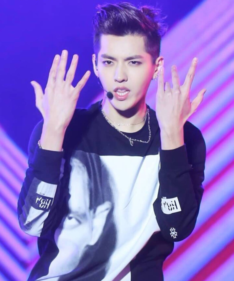 吴亦凡手曝光一刻:送你一记如来神掌!