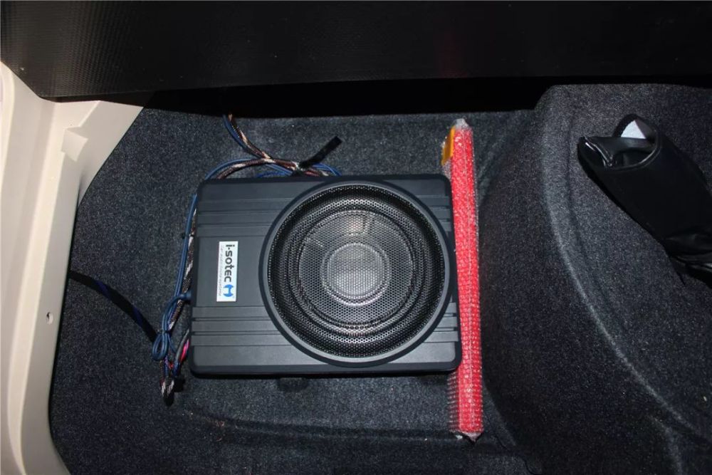 丰田普瑞维亚改装德国彩虹sl62c两分频套装苏州汽车音响改装