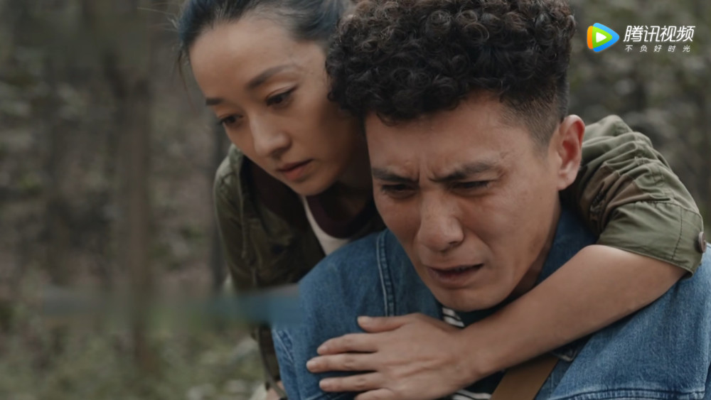 路晓鸥治愈姚远,一个举动令两人的感情升华,天台一吻定情!