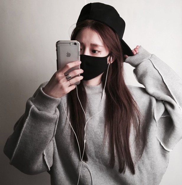 唯美·韩范·女生头像:雨水透过窗,思念传彼岸,你在我心房