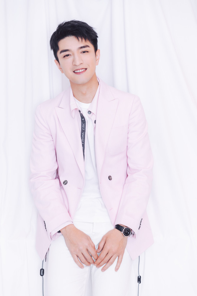 金瀚遭激将法展示腹肌,妥妥的穿衣显瘦脱衣有肉!