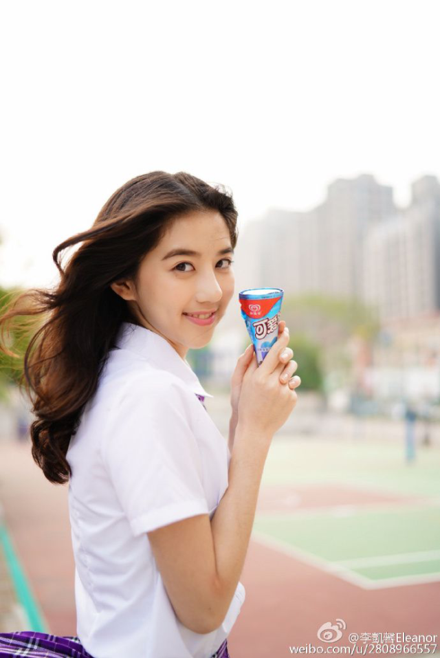 表白王一博被拒绝!代言蕾哈娜彩妆被群嘲?这个女的为啥这么惨?