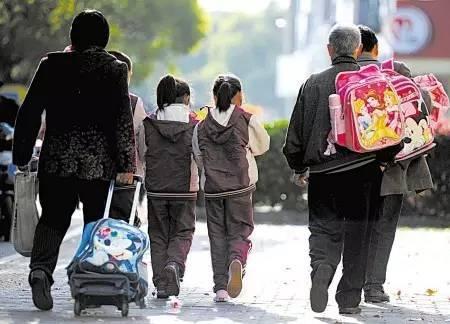 幼儿园放学接孩子时这4种行为不要有家长们要知道