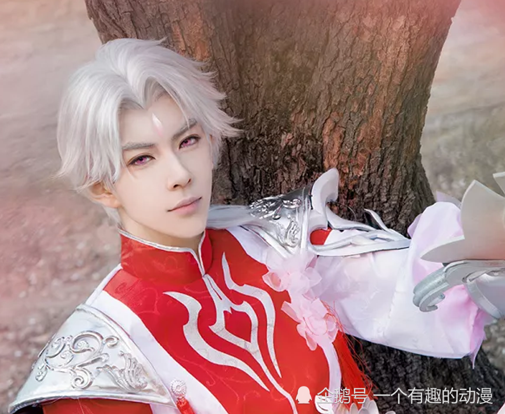 熊祁cos武陵仙君,还原度达百分百,一双腿让人羡慕!