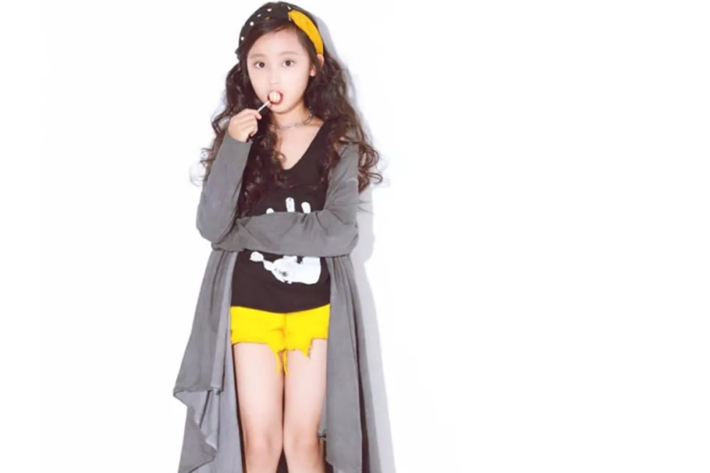 《我们的少年时代》"果果"长大了,个子长高,变身时尚小达人!