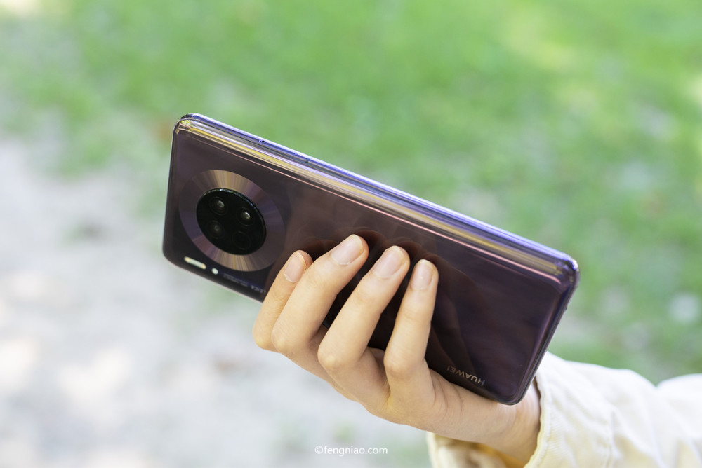 色彩亮眼 华为mate30罗兰紫版上手图赏