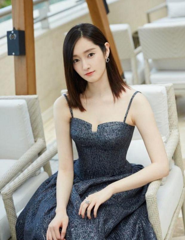 在艺考的时候徐晓璐报考了上海戏剧学院和北京电影学院,她不仅如愿考