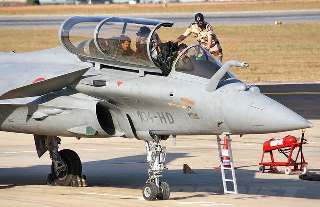 连续被枭龙战机产量羞辱,印度将再买36架阵风,法甩出基建投资