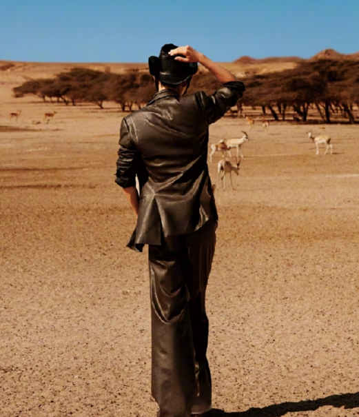 肖战身材太a了!西部牛仔风帅气十足,看到背影:这身材谁顶得住