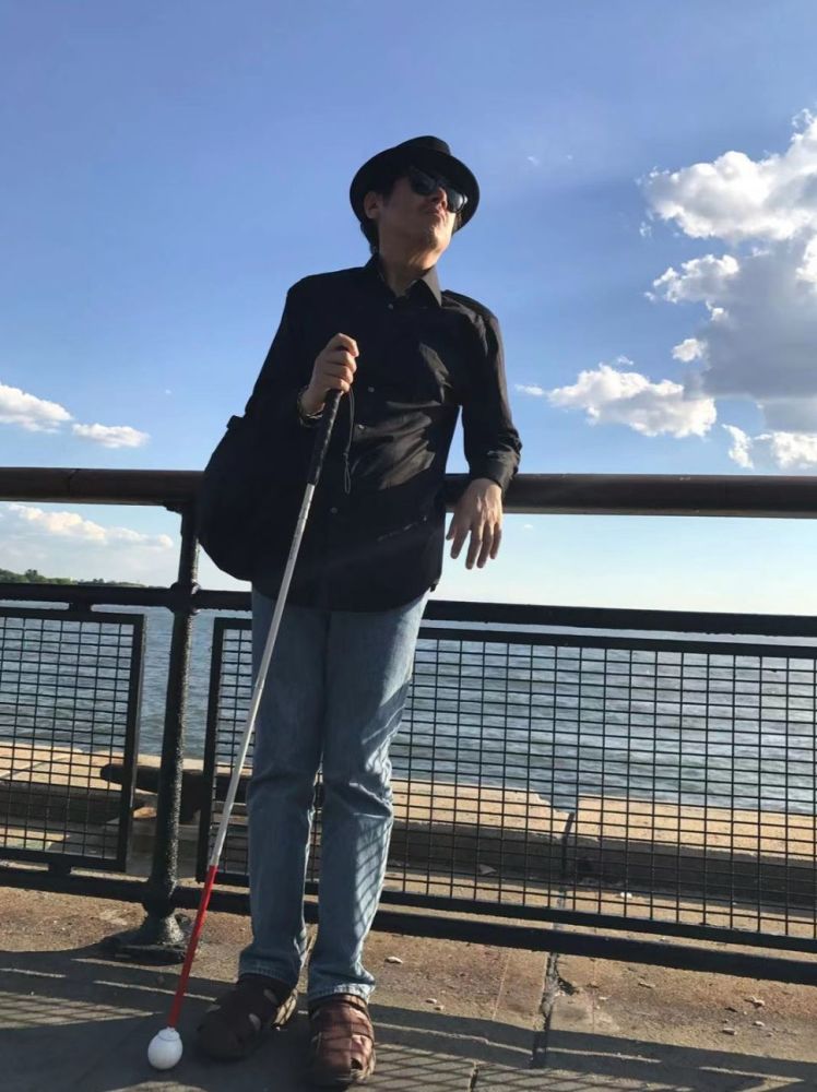 民谣歌手周云蓬说我们放荡不羁其实我们都挺老实很养生