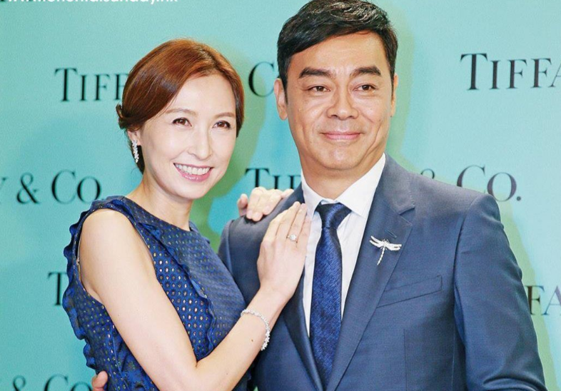 和老公刘青云深情对望吃饭2小时郭蔼明吃出了恩爱小肚腩