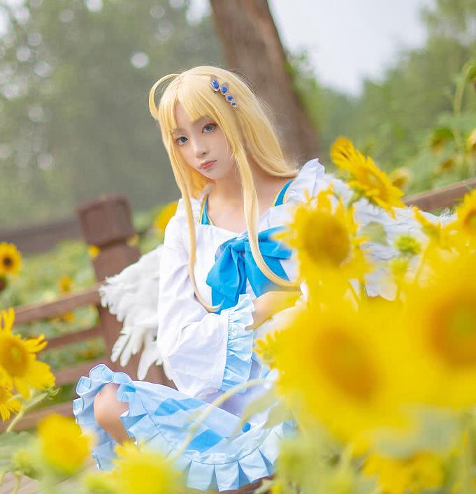 小姐姐cos菲洛,一双蓝眸子会说话,网友:是我心中的她