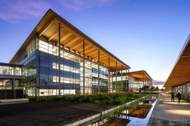 郡的盖顿(gaydon),以前是英国皇家空军轰炸机基地,目前是捷豹路虎总部