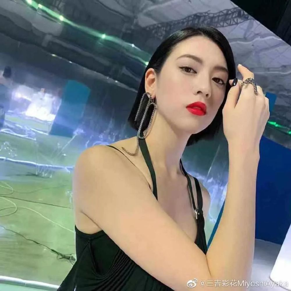 我答应杰伦不哭 但却被三吉彩花的眼妆美哭