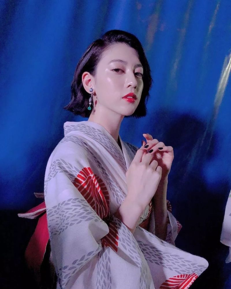 我答应杰伦不哭 但却被三吉彩花的眼妆美哭