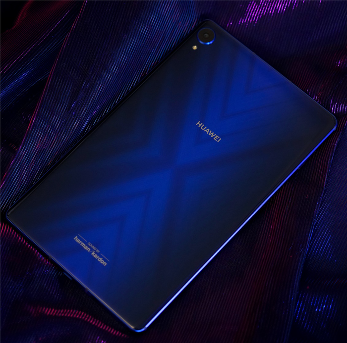 十一宅在家?拿起华为平板m6高能版来开黑快活啊