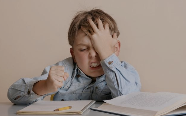 孩子不给钱就不做家务?德西效应:父母警惕奖励