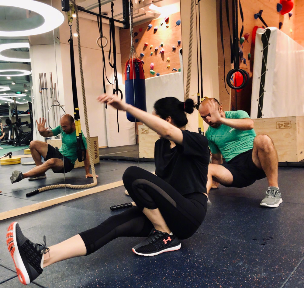 姚晨晒健身照,穿朴素运动装撸铁动作娴熟,40岁身材气质都挺好