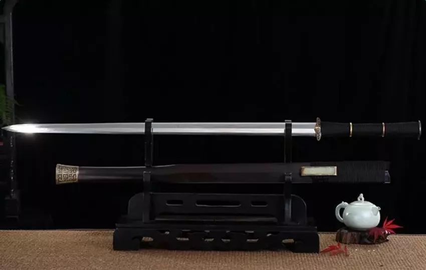 唐横刀|同是古刀剑的代表，唐刀和汉剑谁才是中国冷兵器史的巅峰？