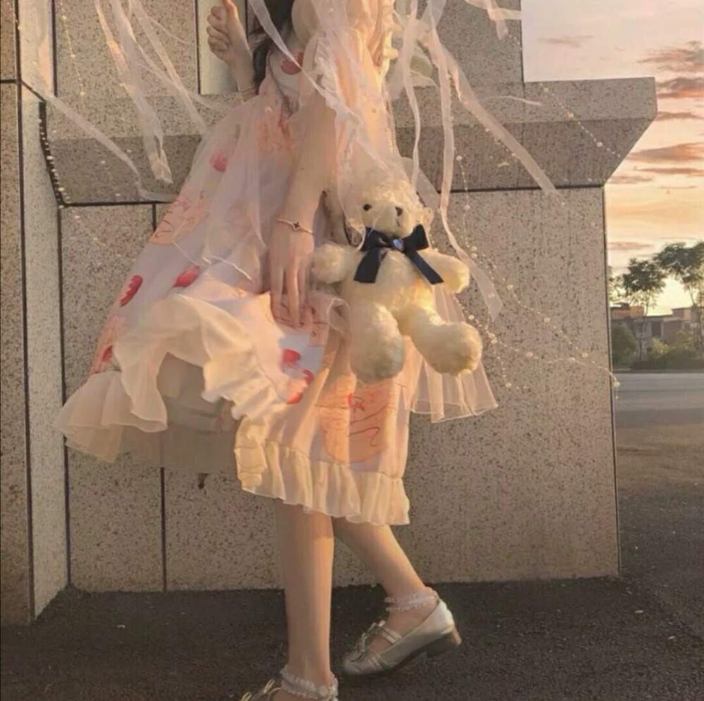 限量·清新·女生头像:疏影横斜水清浅,暗香浮动月黄昏