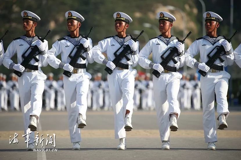 威武霸气!海军浪花白方队高清大图来袭