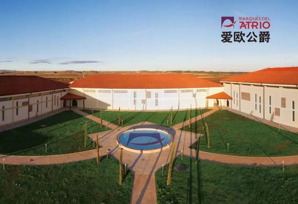 张裕西班牙爱欧公爵酒庄受邀参加中国驻西班牙大使馆70周年国庆招待会