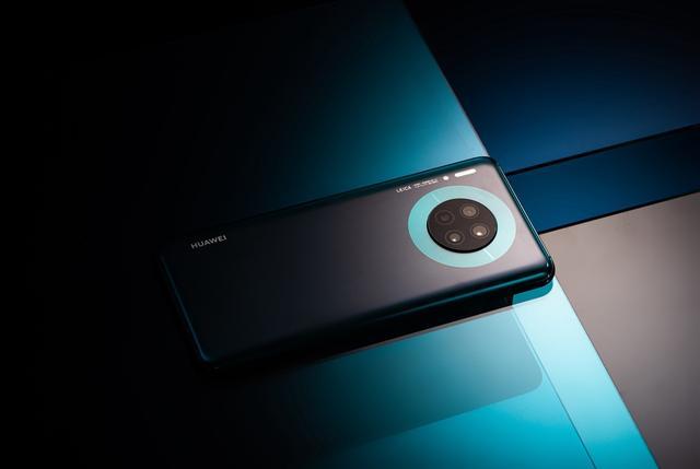 华为mate30图赏:高颜值性能强机,重构想象