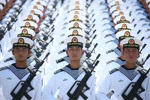 人民海军这几套水兵服你见过几套