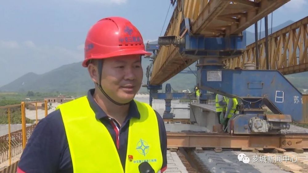 联十四线芗城段控制性工程埔里大桥开始梁片架设